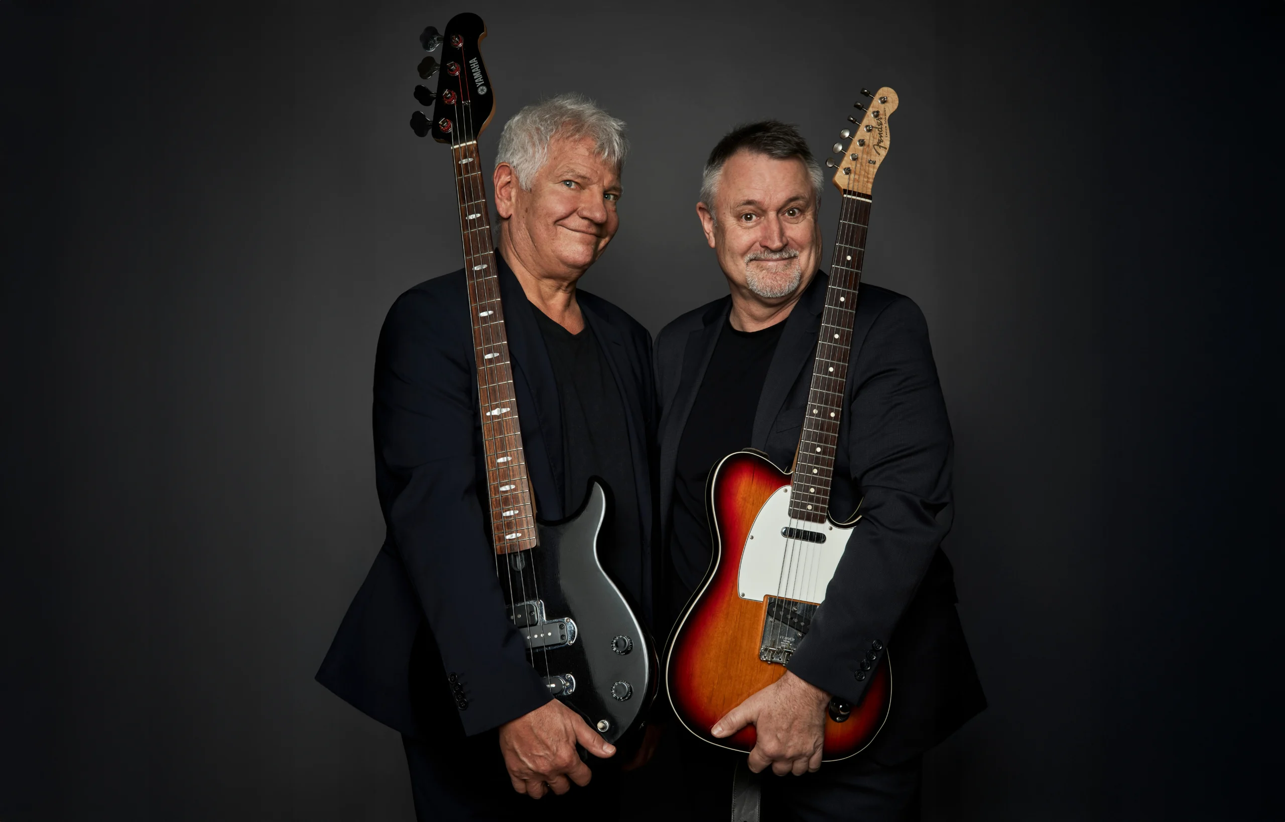 Mantel und Koczwara mit Gitarren scaled